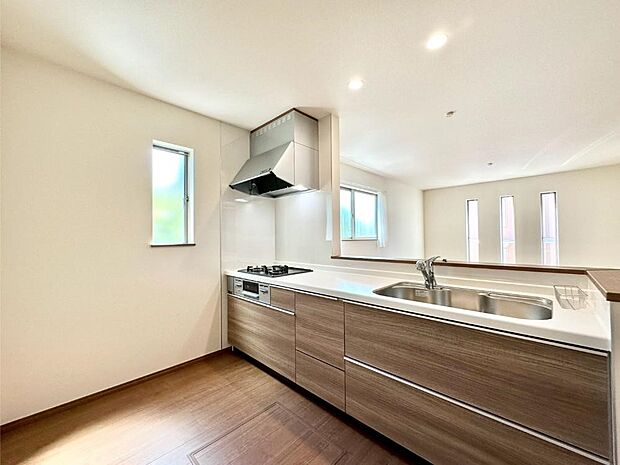 広々とした使い勝手の良いキッチンで日々のお料理も楽しくなりそう  