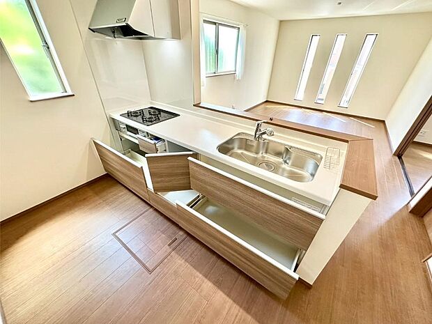 使いやすさを優先したスライド式収納タイプ！