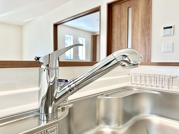 いつでも清潔なおいしいお水を。一つの水栓で水道水と浄水を使い分け。