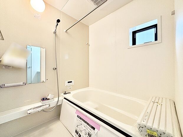 落ち着いた雰囲気でゆっくりお寛ぎいただけるバスルーム。