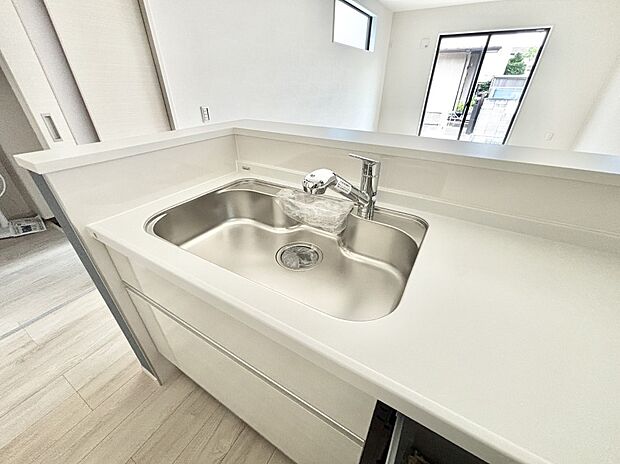 広々としたシンクでお料理やお皿洗いもラクラク快適に!