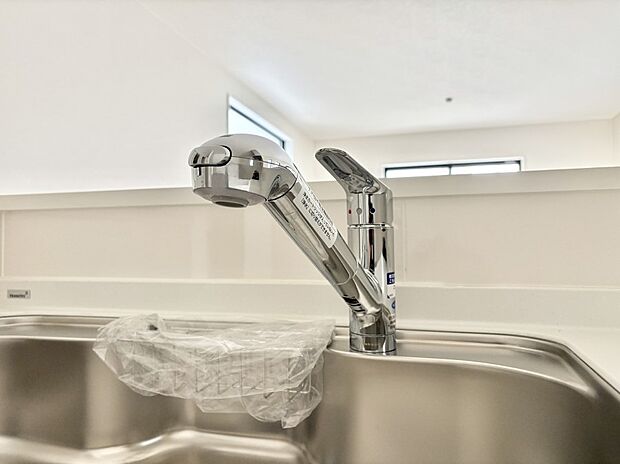 いつでも清潔なおいしいお水を。一つの水栓で水道水と浄水を使い分け。