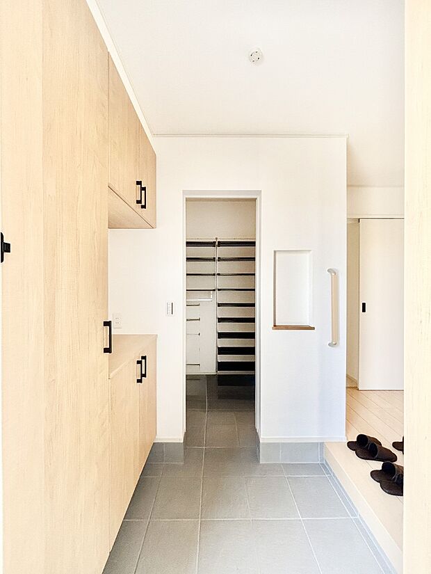 いつもきれいにしておきたい玄関ですね。  