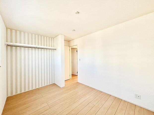 使いやすい形でベットや家具の置き方にも困ることもありません。