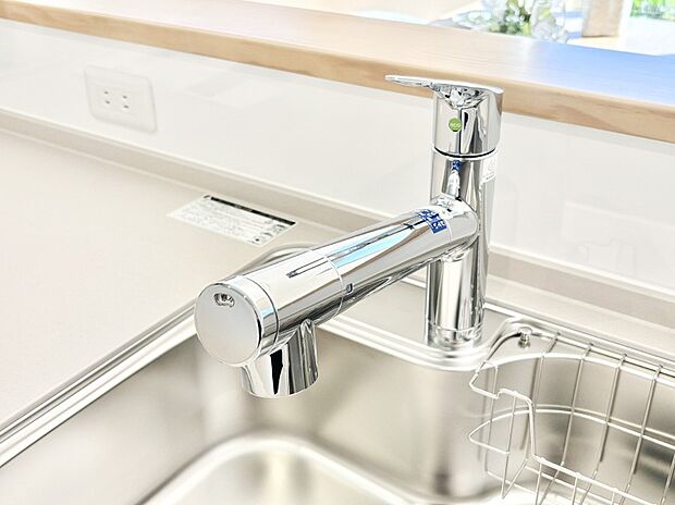 いつでも清潔なおいしいお水を。一つの水栓で水道水と浄水を使い分け。