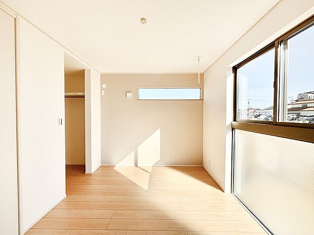 収納が充実しているので、居住スペースを広く使えます。