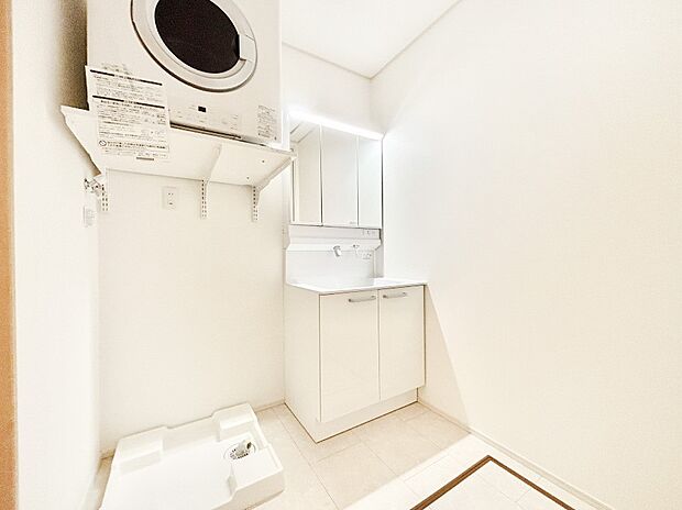 明るい洗面所は毎朝の身支度も楽しくできちゃいそうです。