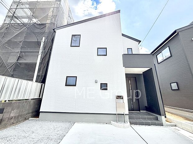 洗練された外観、上質な住空間が広がる室内は永く安心して過ごせる住居です。