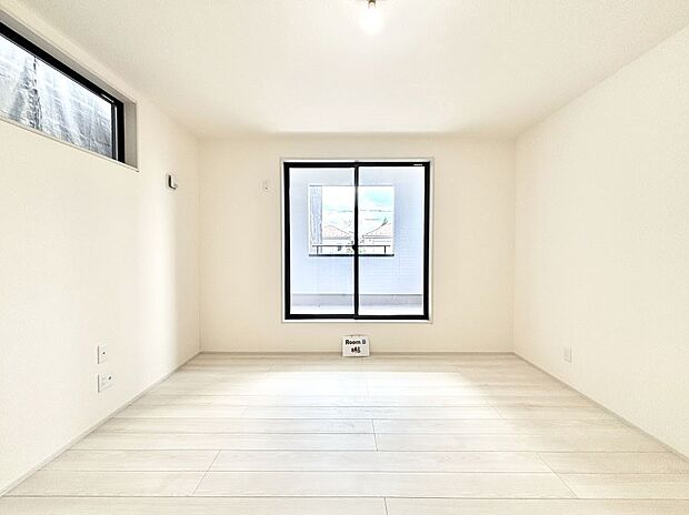 明るいバルコニーサイドに洋室を設置。目覚めの良い寝室に。