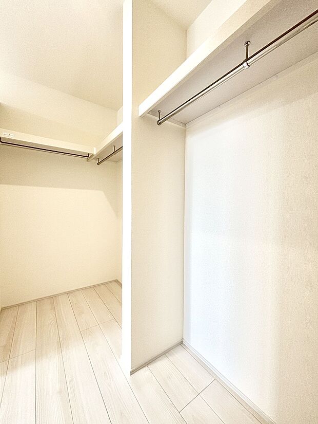 ウォークインクローゼット付きで生活空間を広く利用できます。