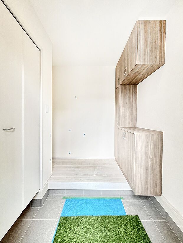 散らかりがちな玄関もスッキリの玄関収納付