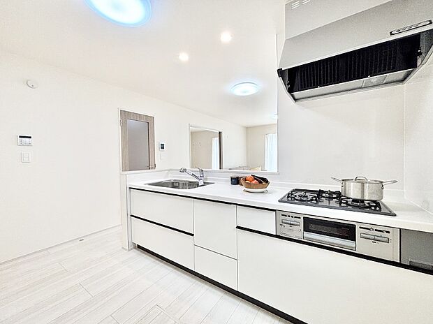 広々とした使い勝手の良いキッチンで日々のお料理も楽しくなりそう