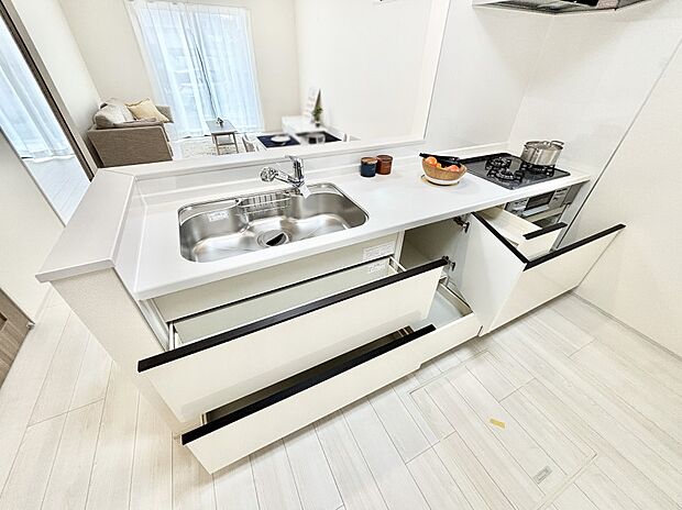 使いやすさを優先したスライド式収納タイプ!