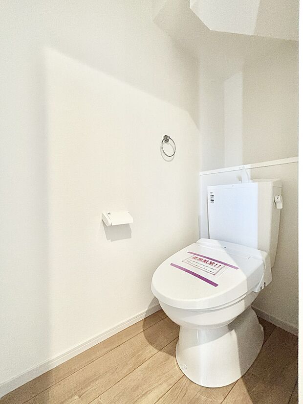 白を基調とした清潔感のある落ち着ける空間