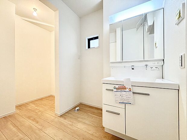 広々とゆとりのあるランドリースペース。