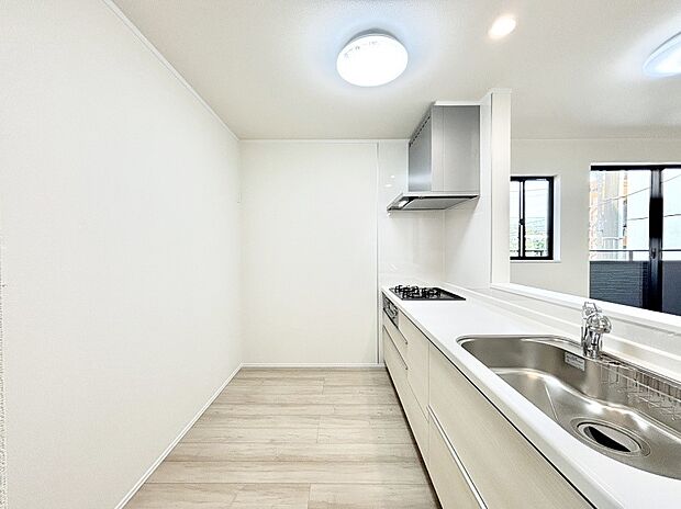 ゆとりあるキッチンスペースでお料理や食後の後片付けもスムーズに！