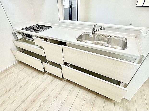 スライド式収納なので上からの出し入れが可能！腰をかがめずに楽々！ 