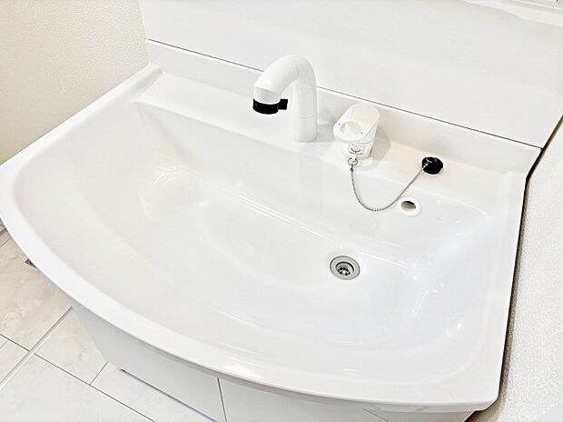 ハンドシャワー付き！使いやすい洗面台。