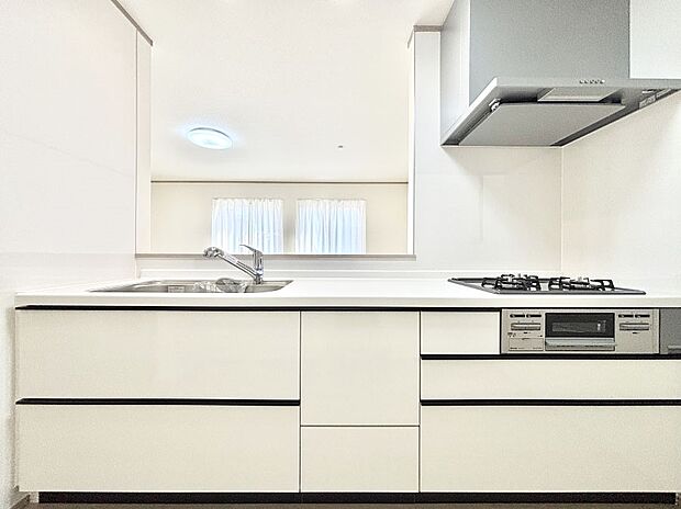 料理をしながらでもご家族との会話を楽しめる対面キッチン