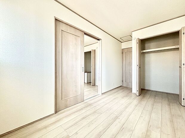 子供部屋にもおすすめな収納スペースたっぷりの居室