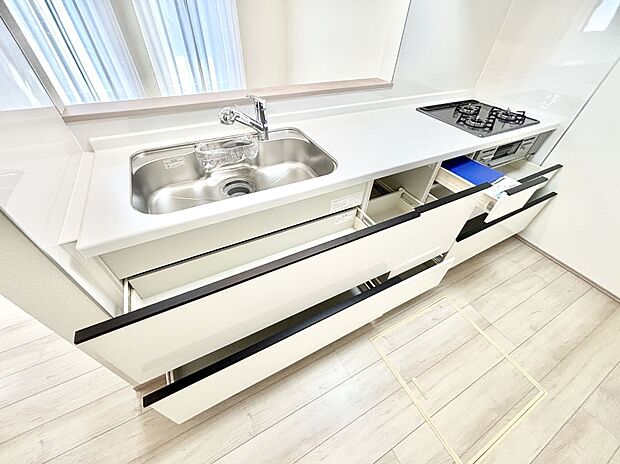 使いやすさを優先したスライド式収納タイプ!