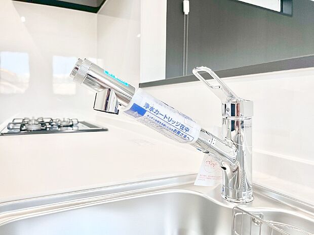 いつでも清潔なおいしいお水を。一つの水栓で水道水と浄水を使い分け。