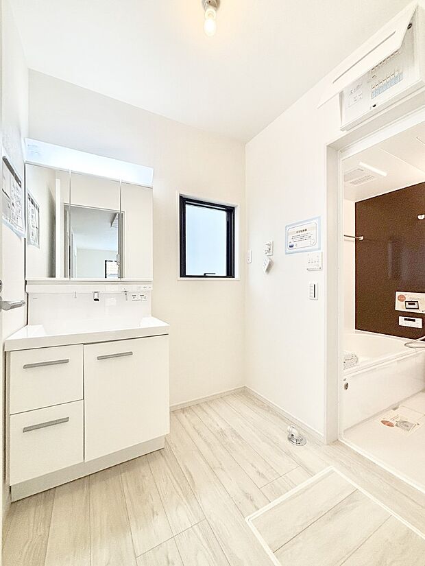 広々とゆとりのあるランドリースペース。