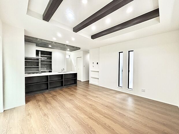 折上天井は立体的な奥行きがあるので、天井が広く見えて開放的な空間を演出できます。