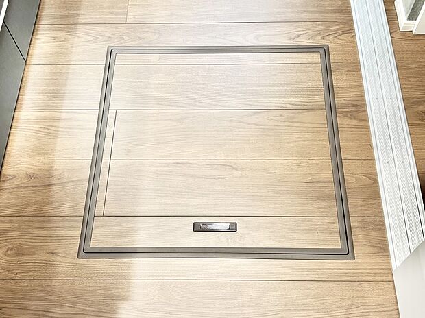床下収納付き!日用品・非常用品の収納にも大活躍。