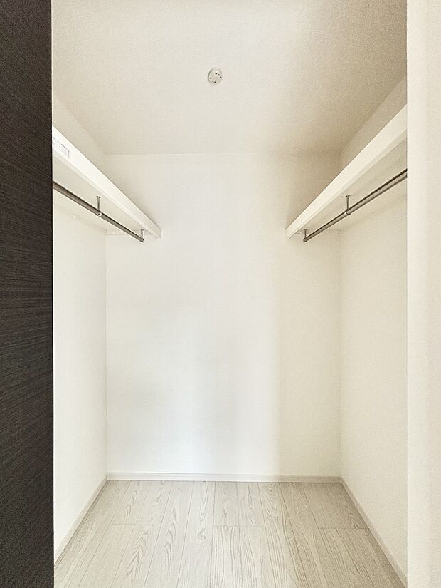 毎日の服選びが楽しくなるウォークインクローゼット 