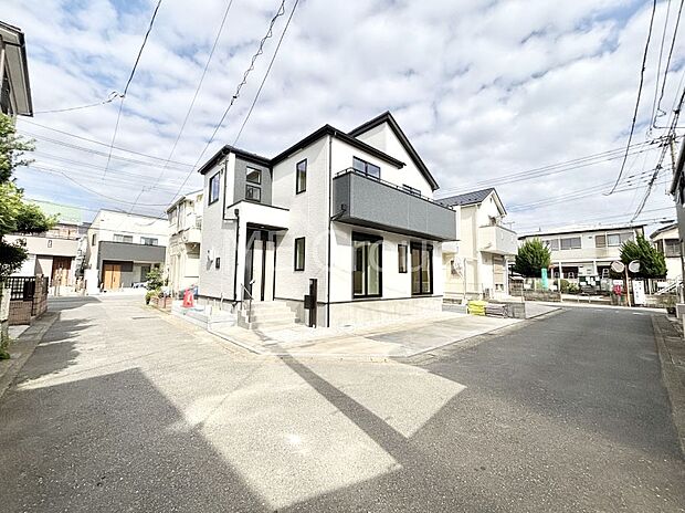 前面道路はきちんと整備されています  