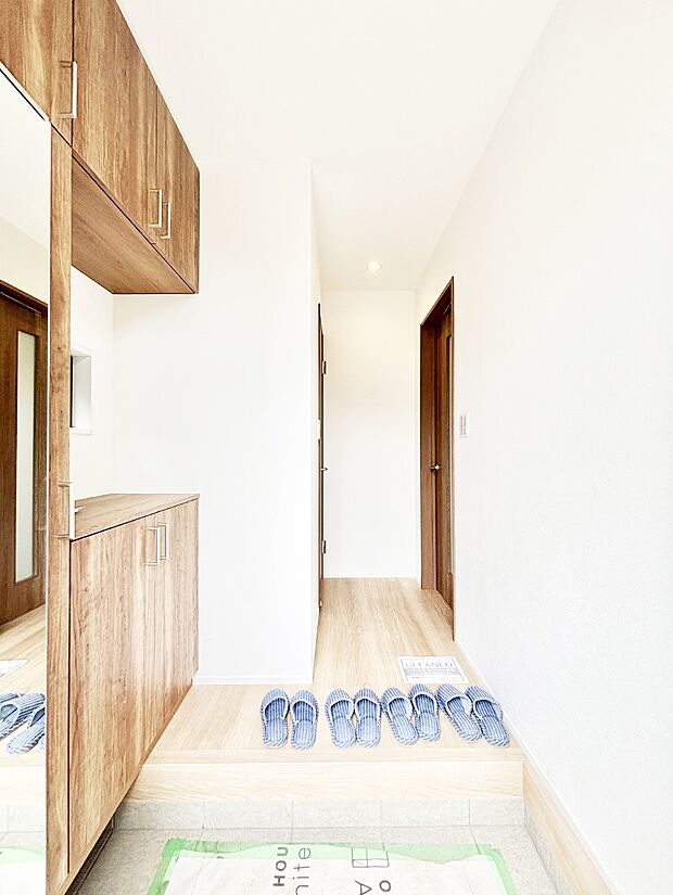 家族の帰宅やお客様をあたたかく迎える玄関