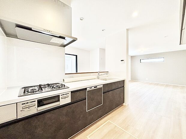 広々とした使い勝手の良いキッチンで日々のお料理も楽しくなりそう