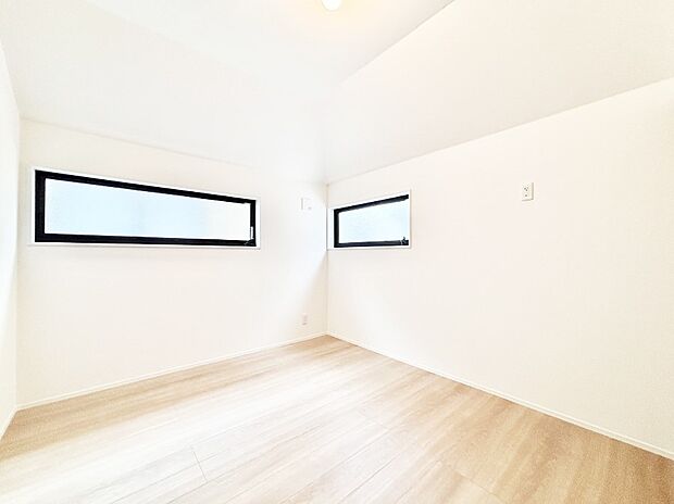 窓からのやさしい光が心地よいプライベートルーム