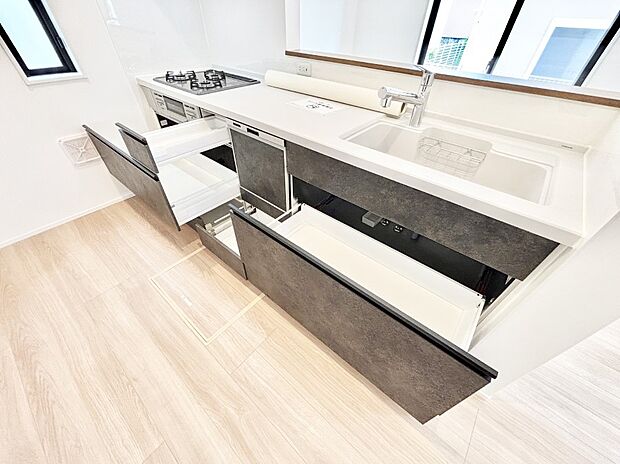 使いやすさを優先したスライド式収納タイプ！