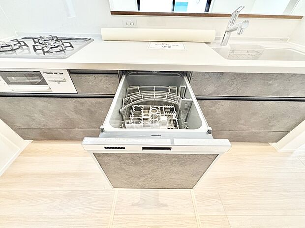 面倒なお片づけは食洗機にお任せ！家事の負担が減って、時間にも気持ちにもゆとりができます。