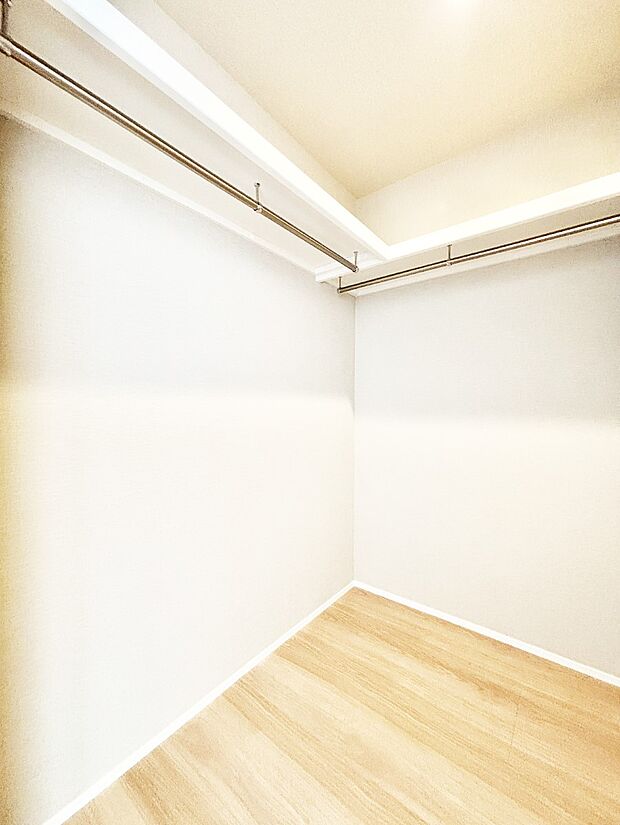 ウォークインクローゼットの活用で生活空間スッキリ