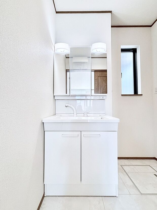 収納力と機能性に優れた洗面化粧台