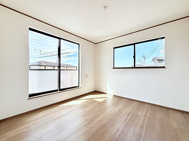 明るいバルコニーサイドに洋室を設置。目覚めの良い寝室に。