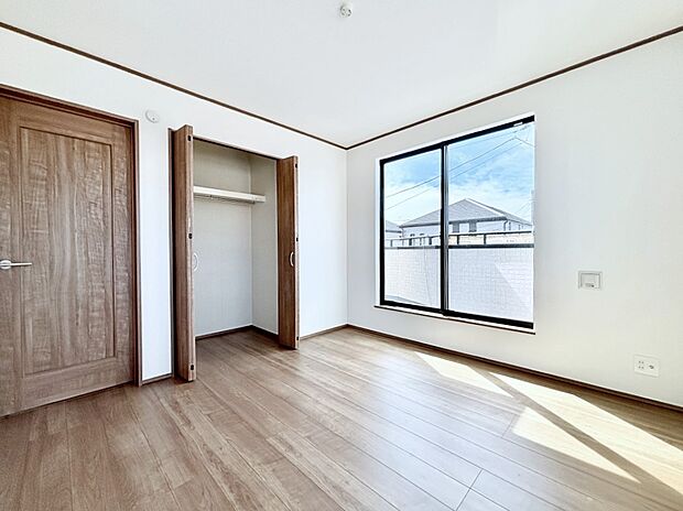 使いやすい形でベットや家具の置き方にも困ることもありません。 