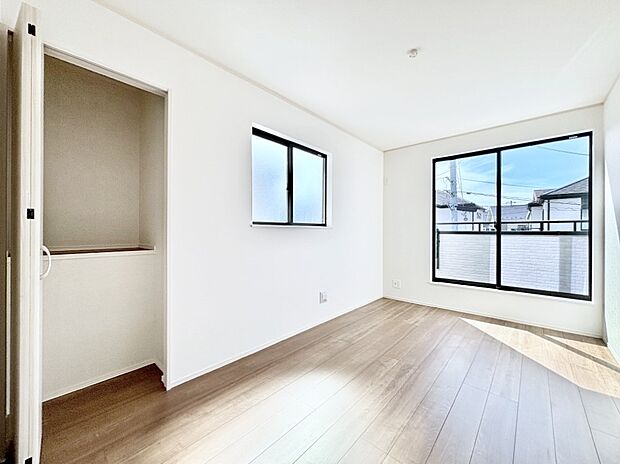 2面採光なので、明るく風通しも良く心地良い生活が送れます。