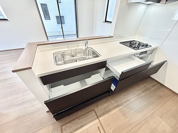 使いやすさを優先したスライド式収納タイプ!