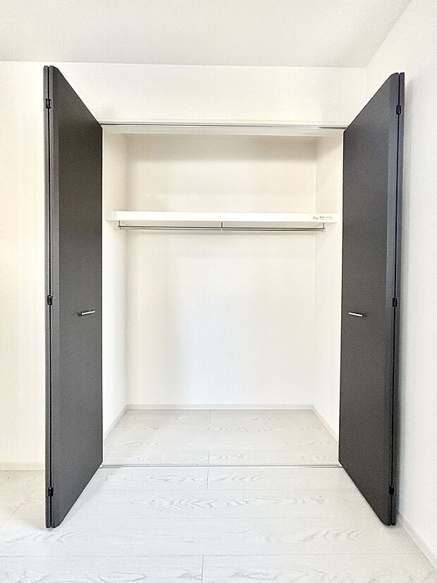 たっぷりの収納スペースで快適に暮らせそう 