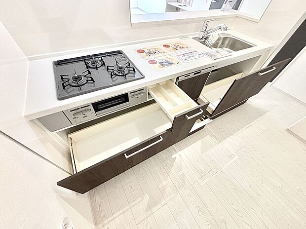 使いやすさを優先したスライド式収納タイプ!