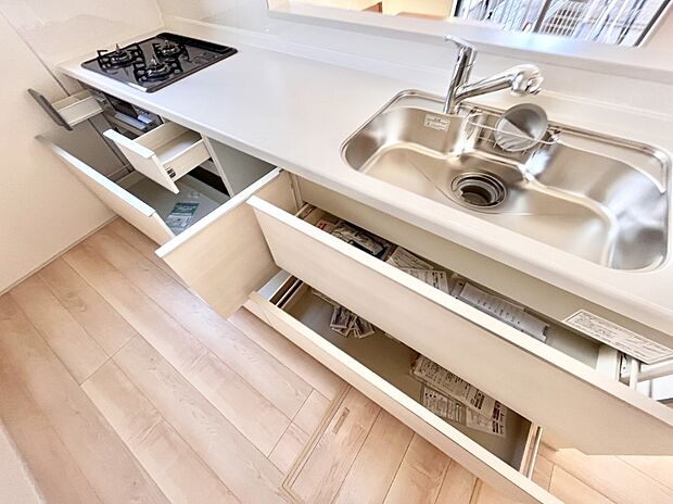 使いやすさを優先したスライド式収納タイプ！