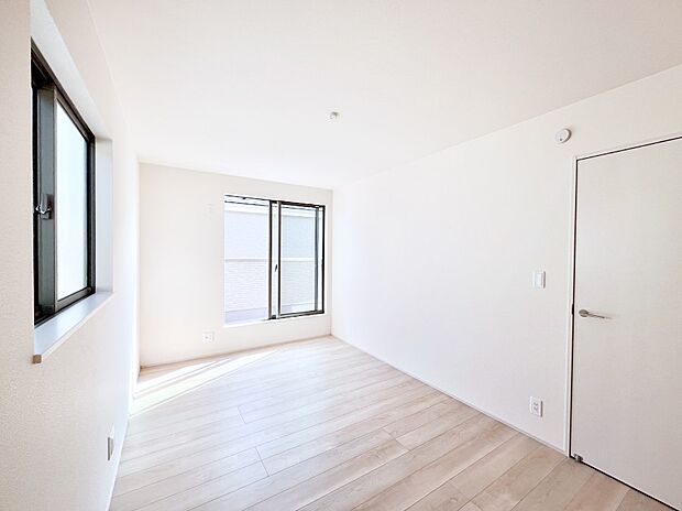 2面採光なので、明るく風通しも良く心地良い生活が送れます。