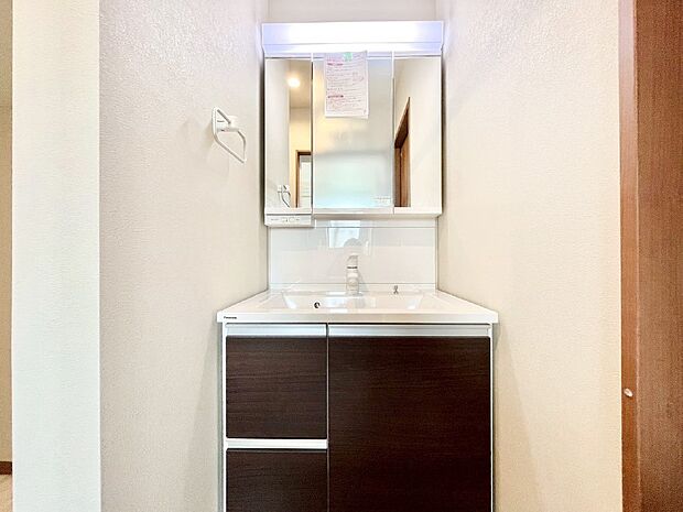 収納力と機能性に優れた洗面化粧台