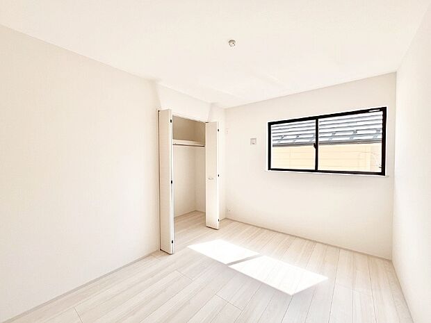 使いやすい形でベットや家具の置き方にも困ることもありません。