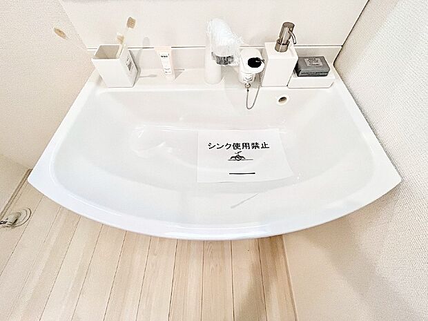 ハンドシャワー付き！使いやすい洗面台。