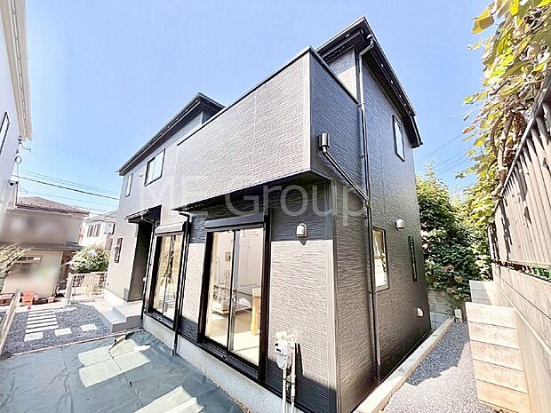 洗練された外観、上質な住空間が広がる室内は永く安心して過ごせる住居です。 